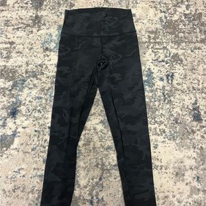 Lululemon camo wonder under leggings size 6